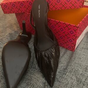 Tory Burch Runway Slingback Pump
Size 10.5
Never worn
Black leather